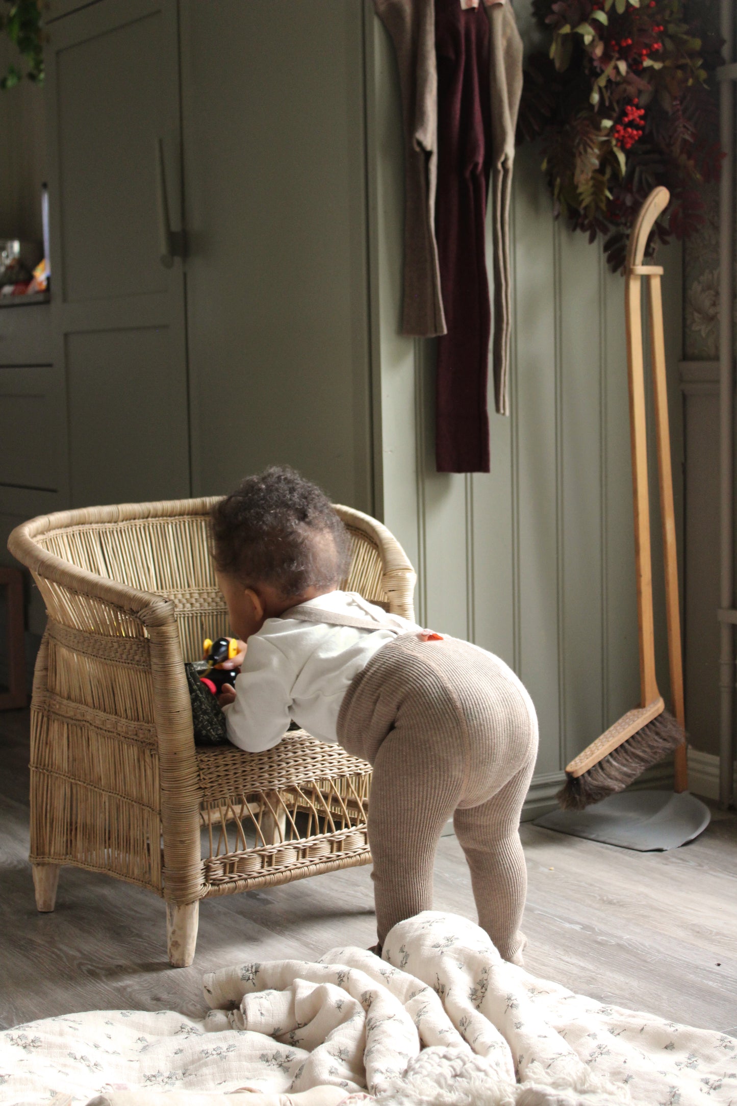 Silly Silas Ribbed Footed Tights, Peanut Blend