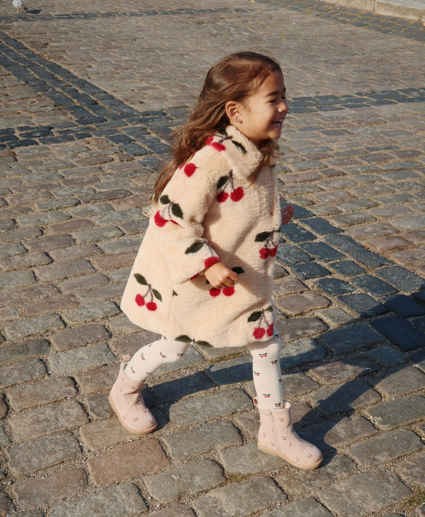 Fuzzie Coat, Ma Grande Cerise