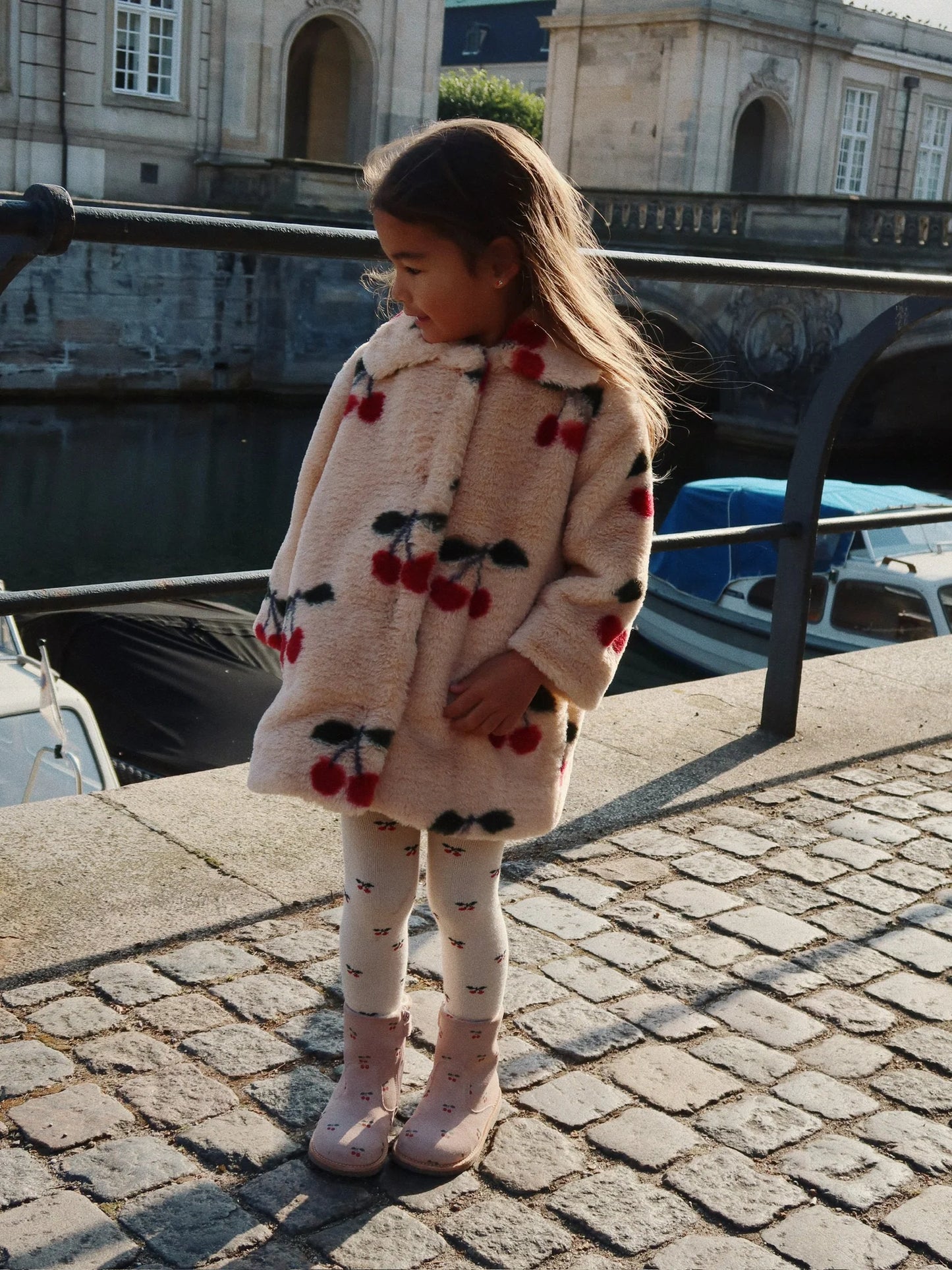 Fuzzie Coat, Ma Grande Cerise