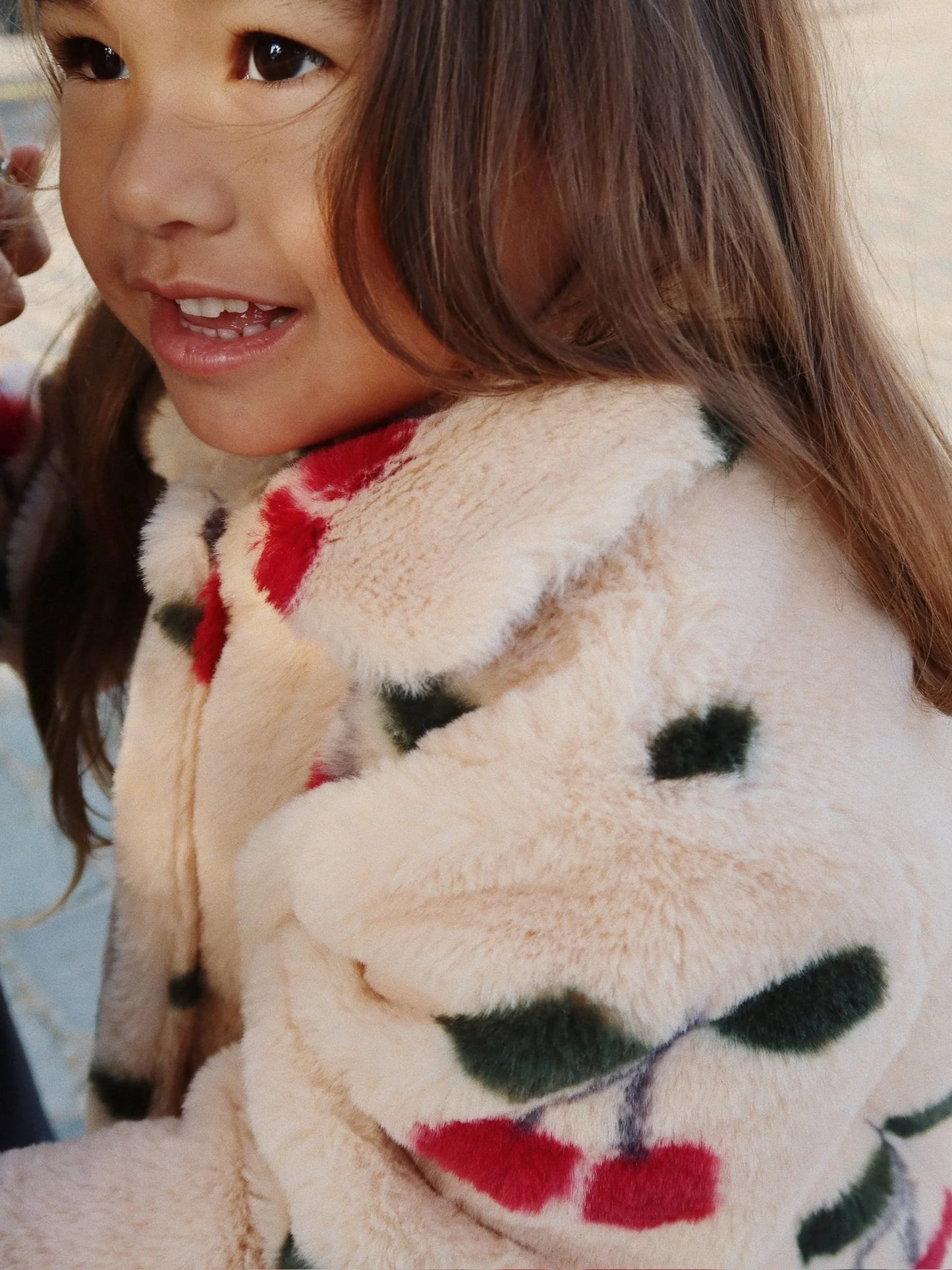 Fuzzie Coat, Ma Grande Cerise