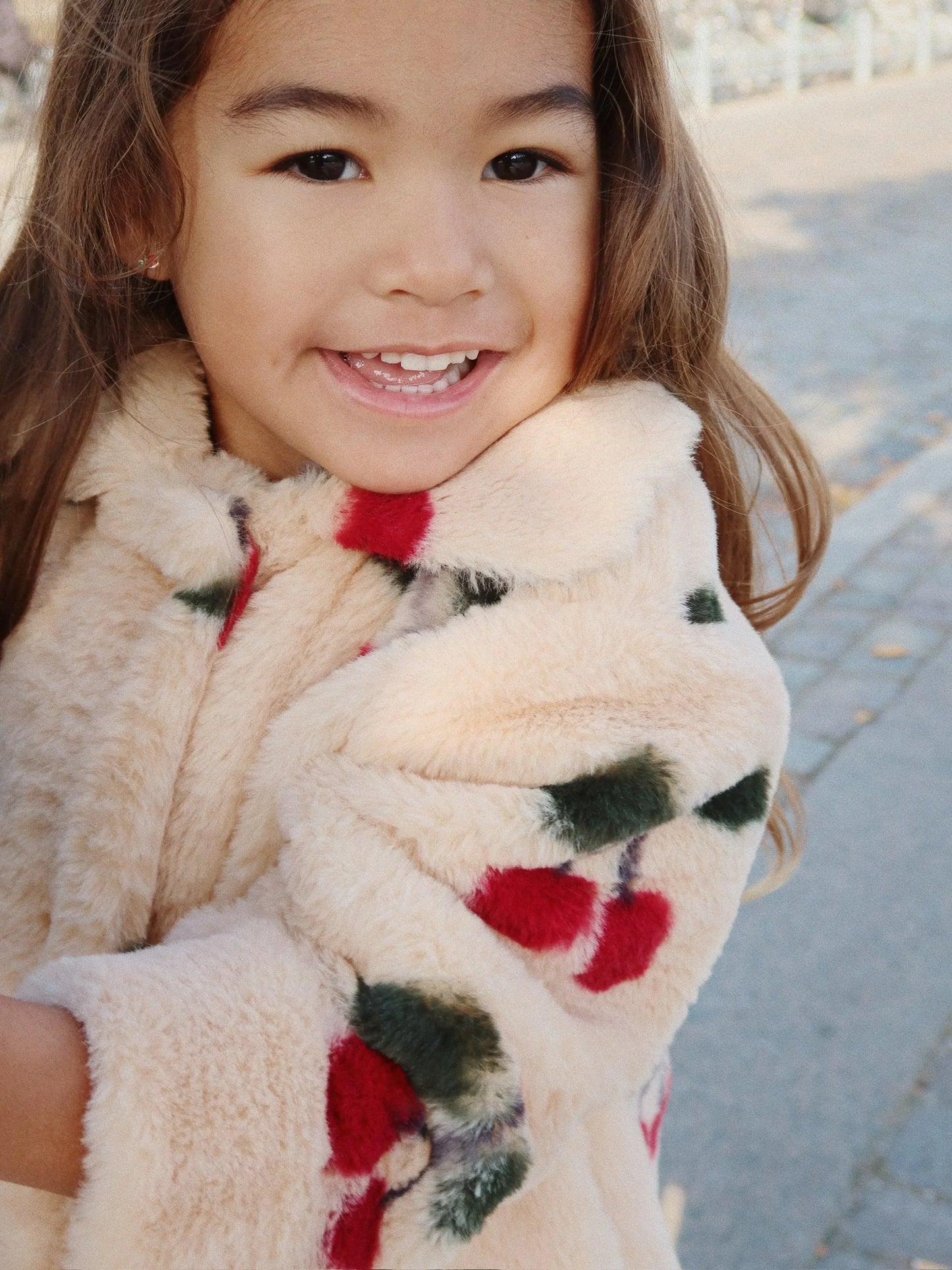 Fuzzie Coat, Ma Grande Cerise