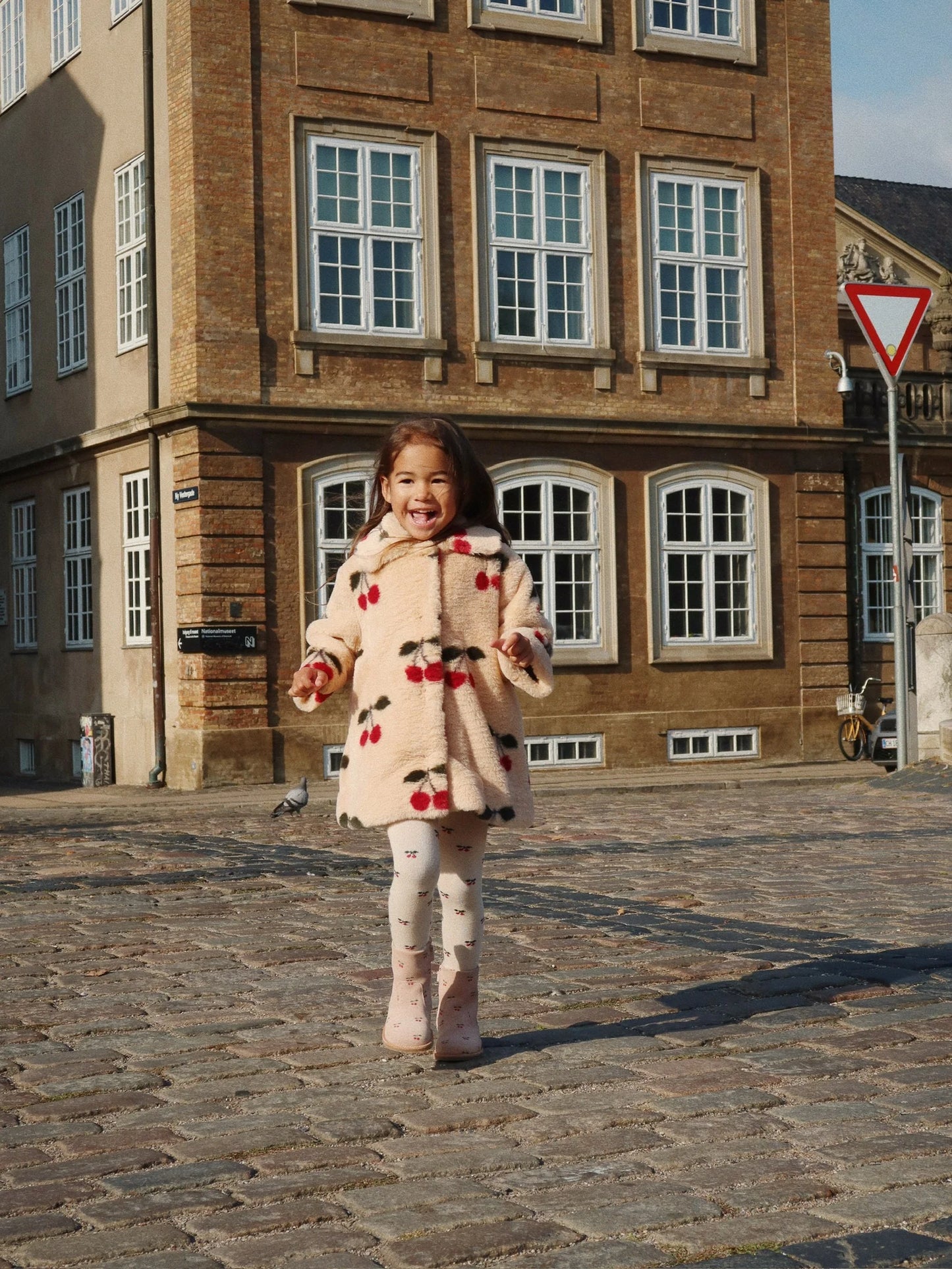 Fuzzie Coat, Ma Grande Cerise